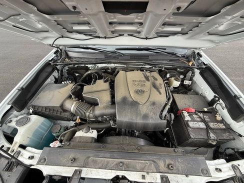 Used 2021 Toyota Tacoma TRD Sport w/ Technology Package image 30