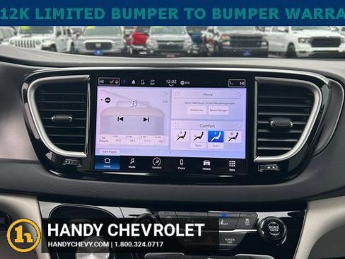 Used 2024 Chrysler Pacifica Touring-L image 30