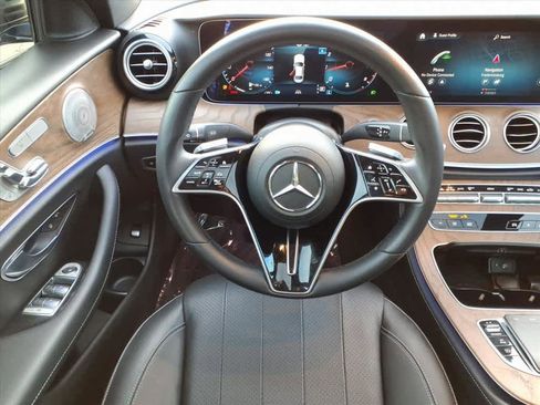 Used 2022 Mercedes-Benz E 350 4MATIC Sedan image 7