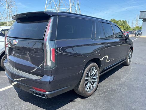 Used 2023 Cadillac Escalade ESV Sport w/ LPO, ONYX Package AWD/4WD image 4