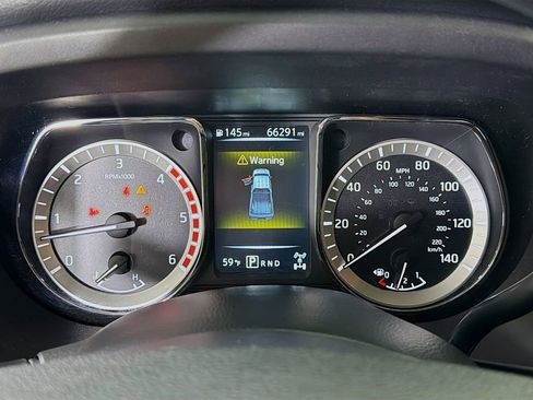 Used 2017 Nissan Titan SV image 15