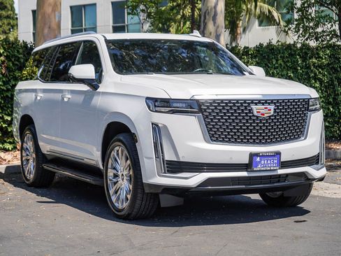 Used 2021 Cadillac Escalade Premium Luxury AWD/4WD image 3