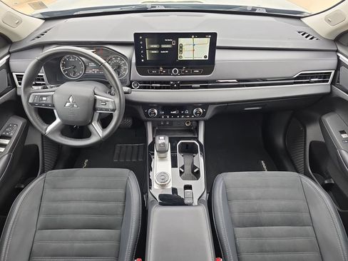 Used 2025 Mitsubishi Outlander SE AWD/4WD image 9
