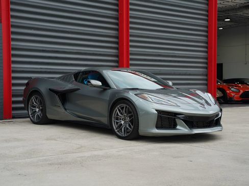 Used 2023 Chevrolet Corvette Z06 RWD image 3