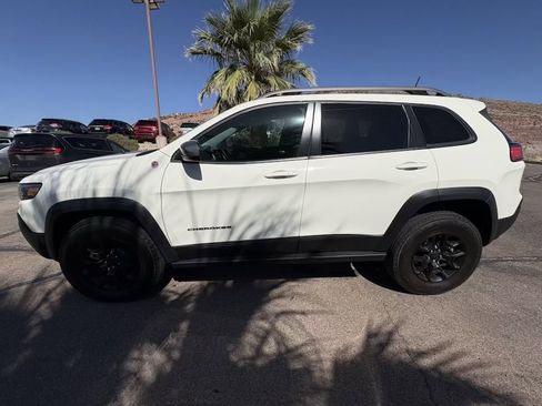 Used 2019 Jeep Cherokee Trailhawk AWD/4WD image 2
