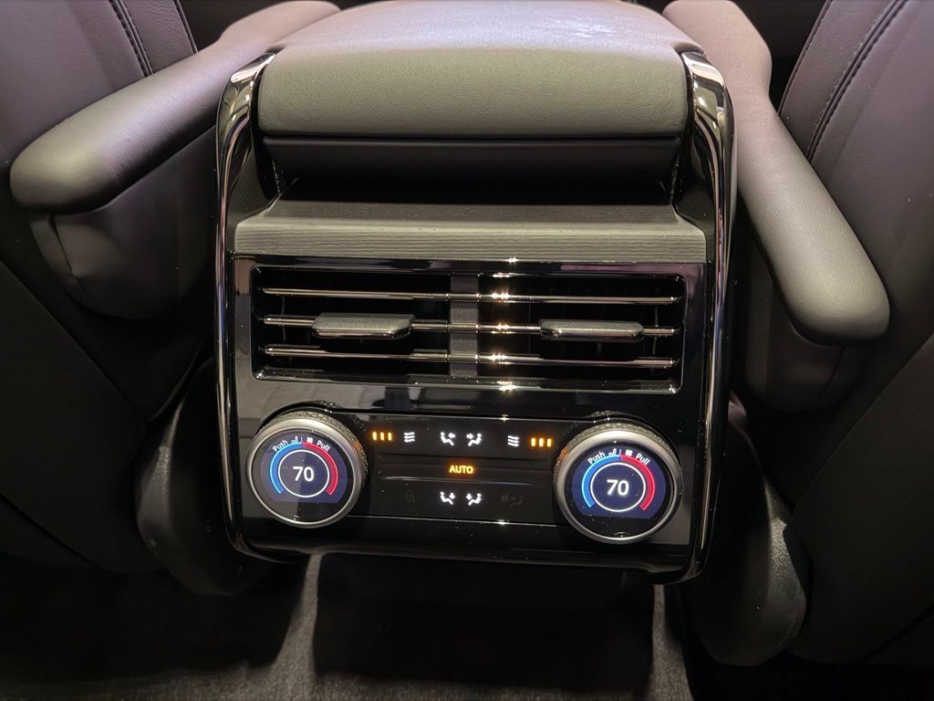 New 2025 Land Rover Range Rover Sport Dynamic SE AWD/4WD image 18