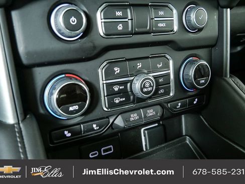 Used 2022 Chevrolet Tahoe Z71 w/ Luxury Package image 17