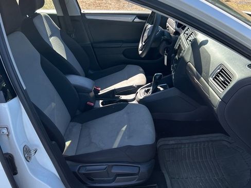 Used 2017 Volkswagen Jetta S image 6