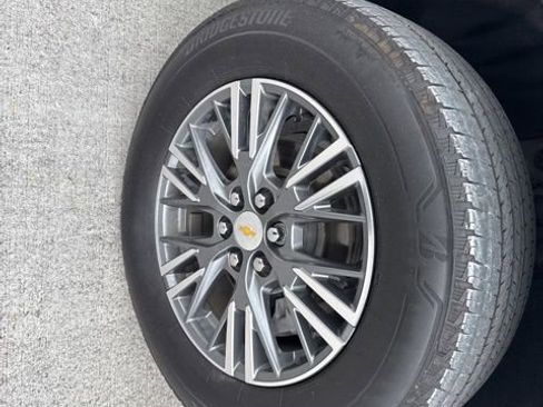 Used 2024 Chevrolet Traverse LS FWD image 19