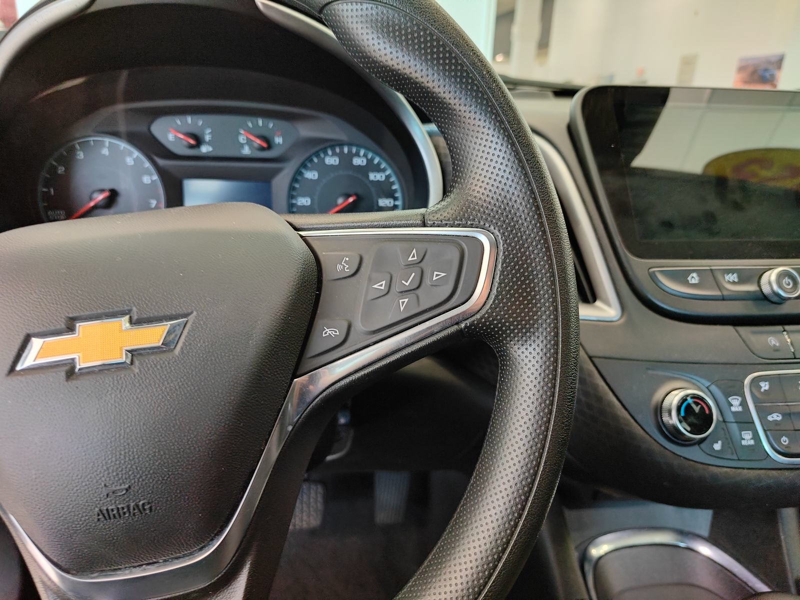 Used 2025 Chevrolet Malibu LT FWD image 15