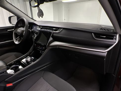 Used 2023 Jeep Grand Cherokee Laredo image 97