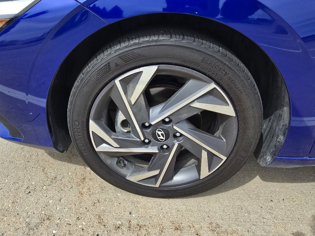 Used 2025 Hyundai Elantra Sport FWD image 10