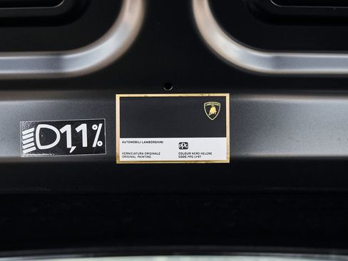 Used 2021 Lamborghini Huracan EVO image 19