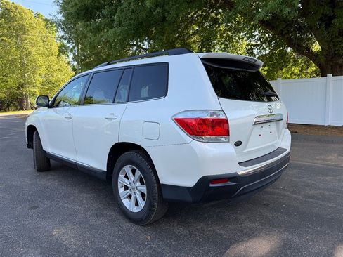 Used 2013 Toyota Highlander FWD image 3