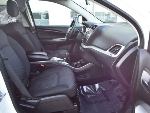 Used 2016 Dodge Journey SXT w/ Comfort/Convenience Group image 38