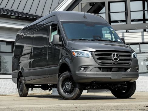 New 2025 Mercedes-Benz Sprinter 2500 image 1