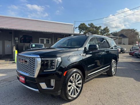 Used 2021 GMC Yukon Denali w/ Denali Premium Package image 2