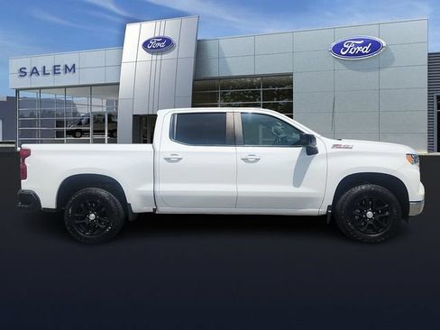 Used 2022 Chevrolet Silverado 1500 LT w/ Z71 Off-Road Package AWD/4WD image 2
