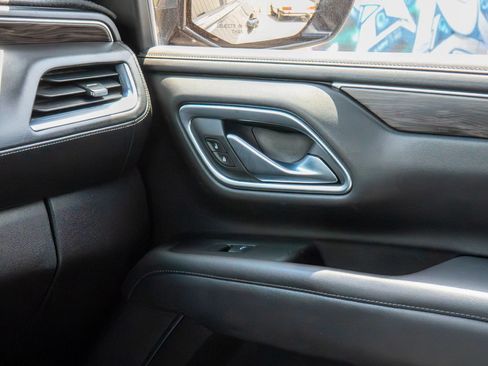Used 2021 Chevrolet Suburban LT RWD image 27