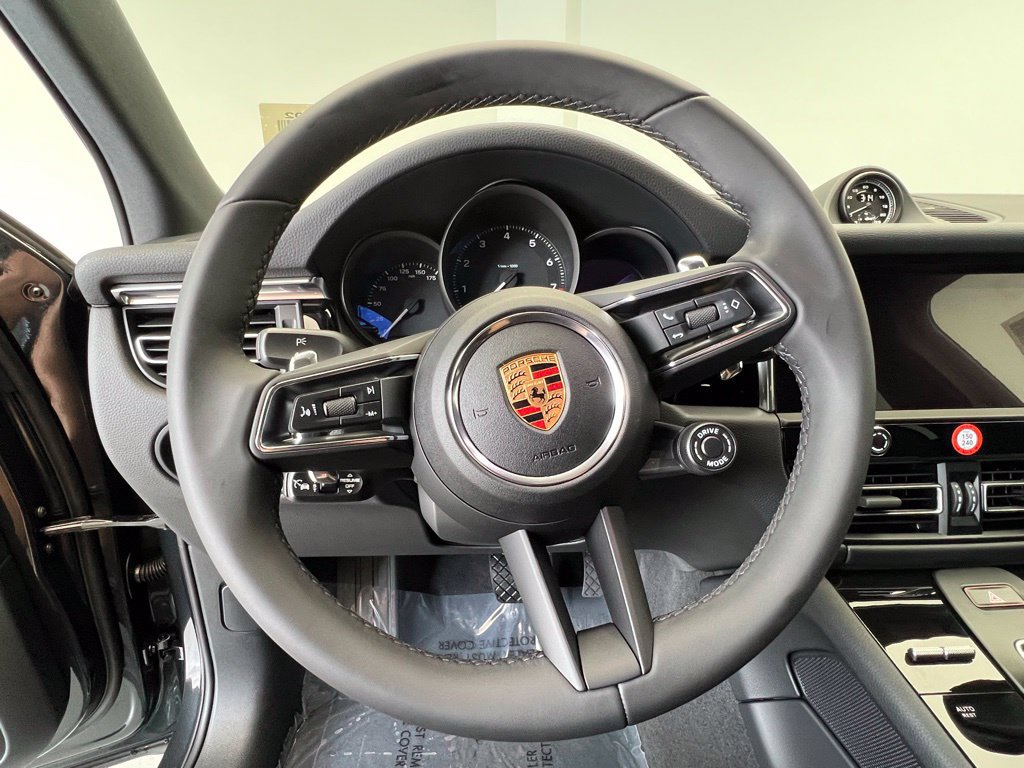 Used 2026 Porsche Macan AWD/4WD image 7