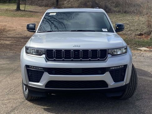New 2026 Jeep Grand Cherokee Limited w/ Luxury Tech Group II RWD image 32