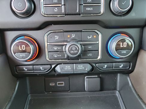 Used 2022 Chevrolet Tahoe Z71 w/ Luxury Package image 15