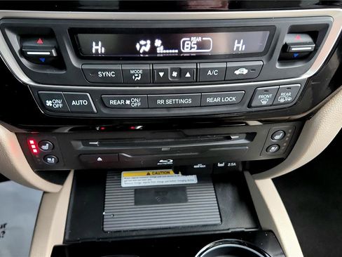Used 2019 Honda Pilot Elite image 44