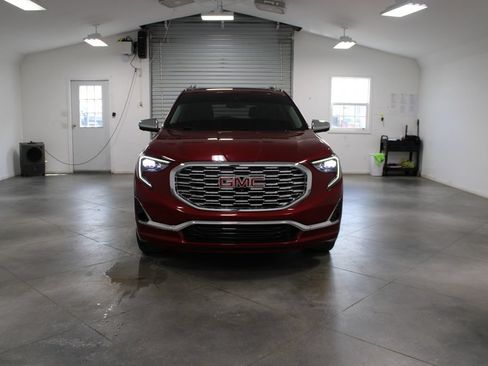 Used 2020 GMC Terrain Denali w/ Denali Premium Package FWD image 3