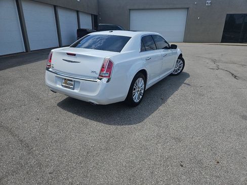 Used 2014 Chrysler 300 C w/ Beats Audio Group AWD/4WD image 4
