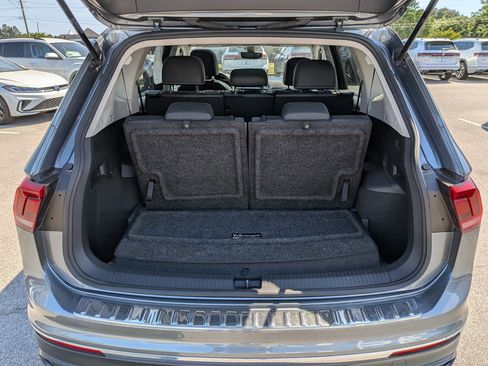 Used 2023 Volkswagen Tiguan SE w/ Panoramic Sunroof Package image 33