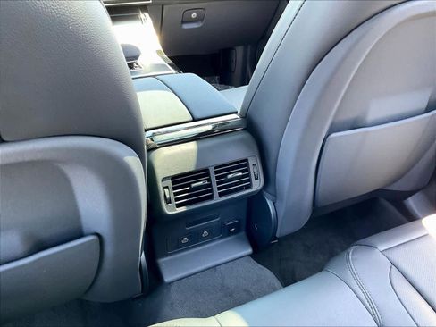 New 2026 Land Rover Range Rover Velar Dynamic SE image 13