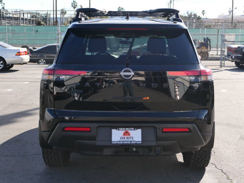 Used 2025 Nissan Pathfinder Rock Creek image 6