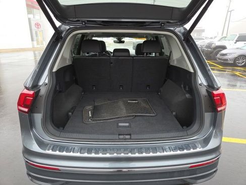 Certified 2024 Volkswagen Tiguan SE image 25