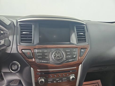 Used 2019 Nissan Pathfinder Platinum AWD/4WD image 19