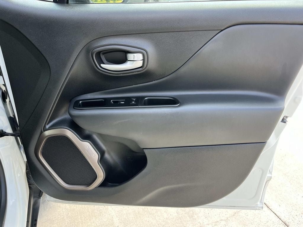 Used 2023 Jeep Renegade Latitude AWD/4WD image 25