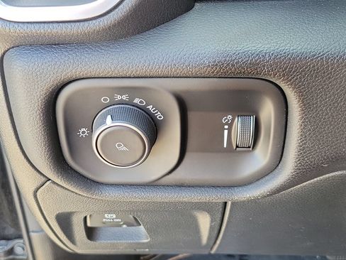 Used 2024 RAM 1500 Laramie RWD image 29