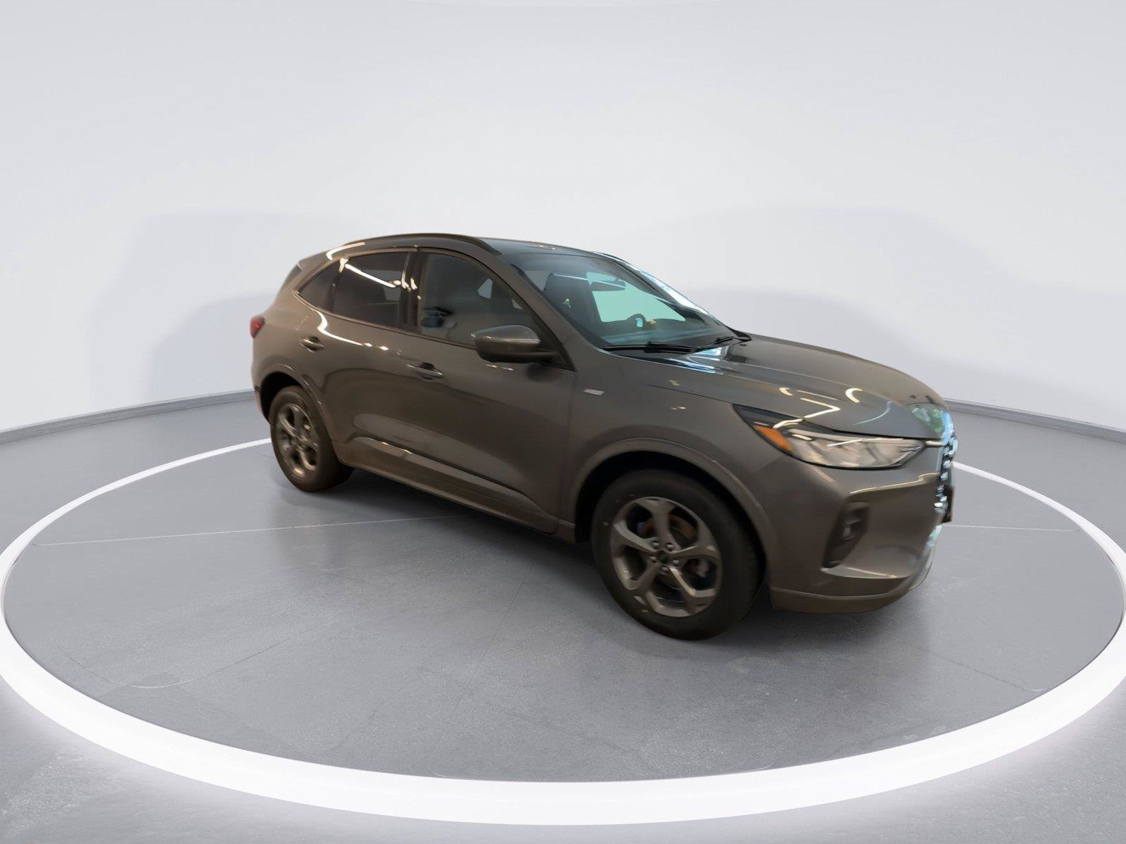 Used 2023 Ford Escape ST-Line Select w/ Tech Pack #2 AWD/4WD image 2