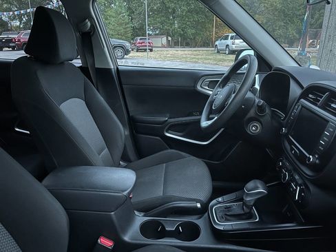 Used 2022 Kia Soul LX w/ Technology Package image 9