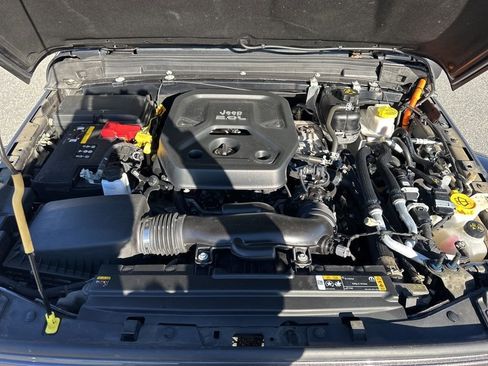 Used 2022 Jeep Wrangler Unlimited Sahara w/ Cold Weather Group image 31