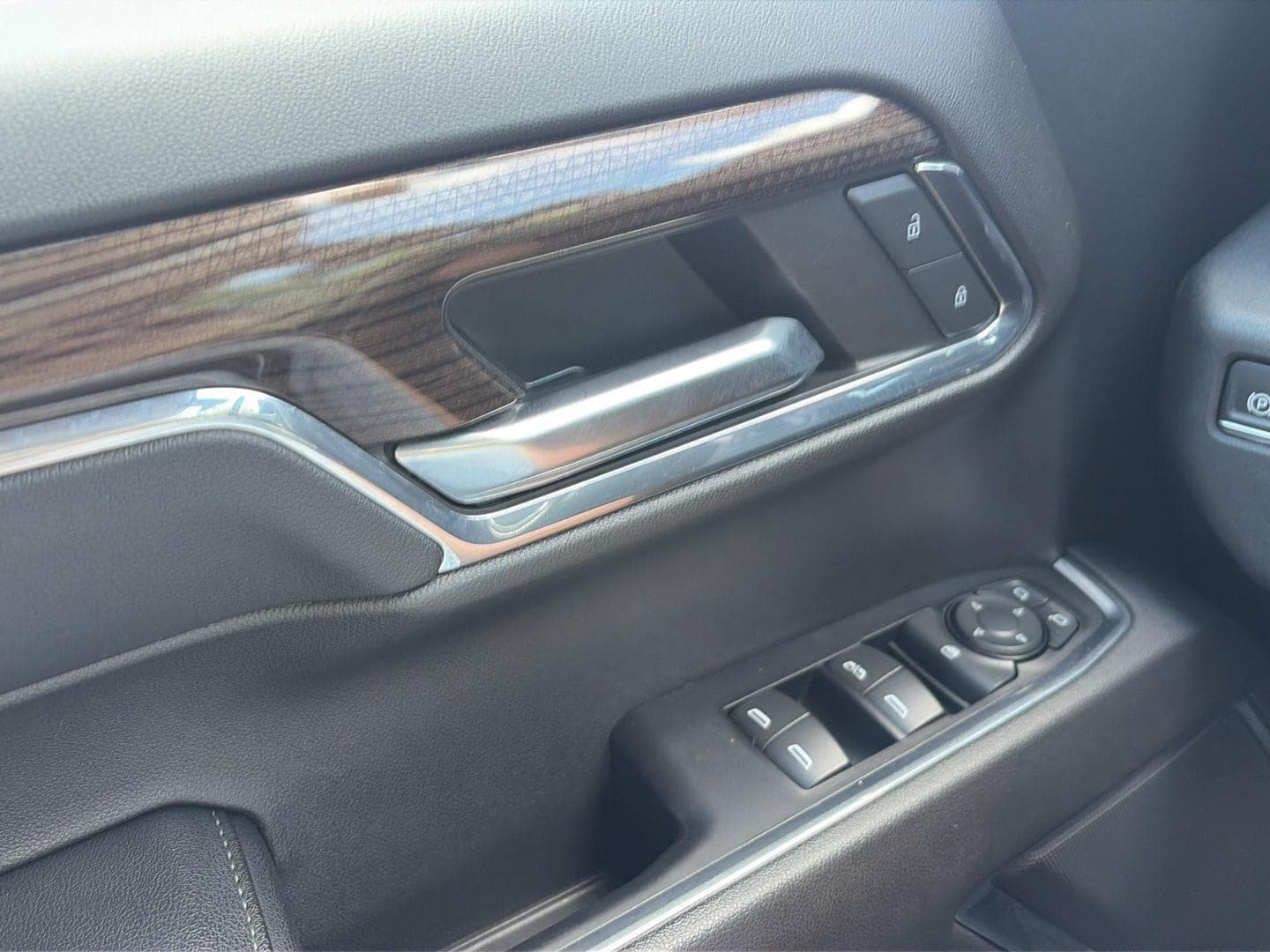 Used 2024 Chevrolet Silverado 1500 LT AWD/4WD image 17