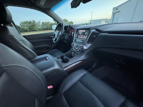 Used 2018 Chevrolet Suburban LT w/ Luxury Package AWD/4WD image 32