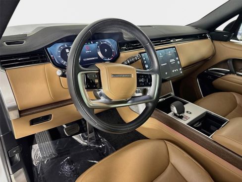 Certified 2024 Land Rover Range Rover Long Wheelbase SE AWD/4WD image 9