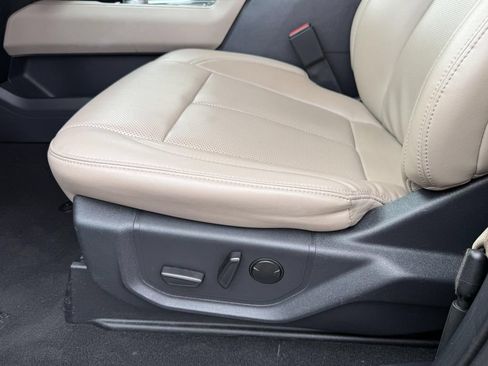 Used 2024 Ford Expedition XLT RWD image 9