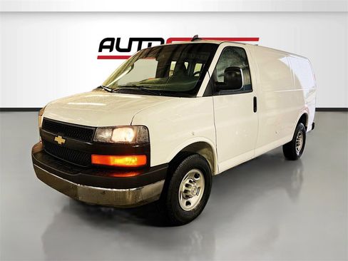 Used 2024 Chevrolet Express 2500 w/ Driver Convenience Package image 3