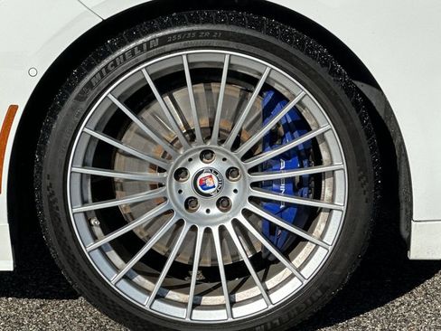 Used 2022 BMW ALPINA B7 xDrive w/ Luxury Rear Seating Package image 32