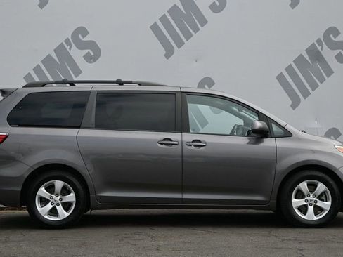 Used 2017 Toyota Sienna LE FWD image 4