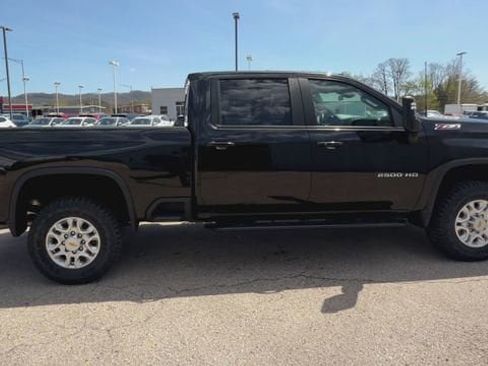 Used 2024 Chevrolet Silverado 2500 LT AWD/4WD image 36