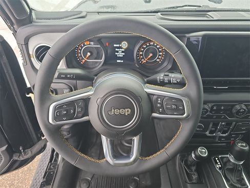 Used 2024 Jeep Wrangler Sahara image 11