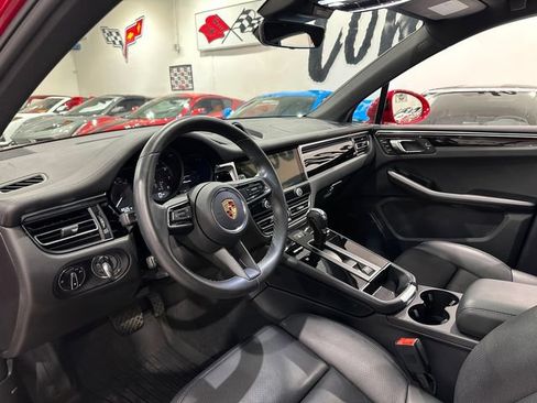Used 2023 Porsche Macan AWD/4WD image 10