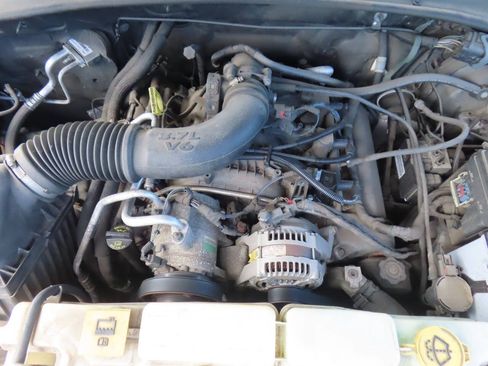 Used 2012 Jeep Liberty Sport AWD/4WD image 10
